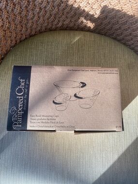 The Pampered Chef Set of 3 Easy to Read Measuring Cups. New in Box.
